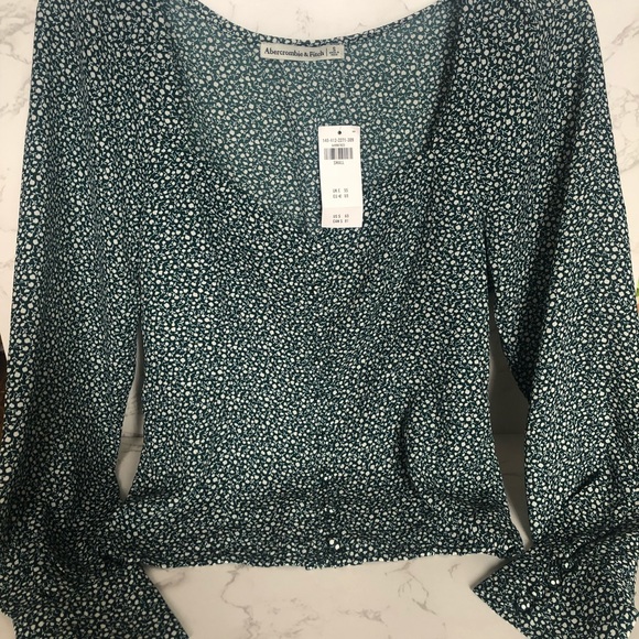 Abercrombie and Fitch Green Floral Top size Small - Picture 1 of 3